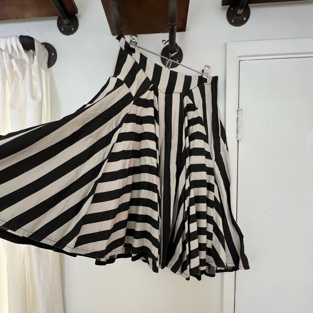 H & M Black and White Stripe Flare Skirt